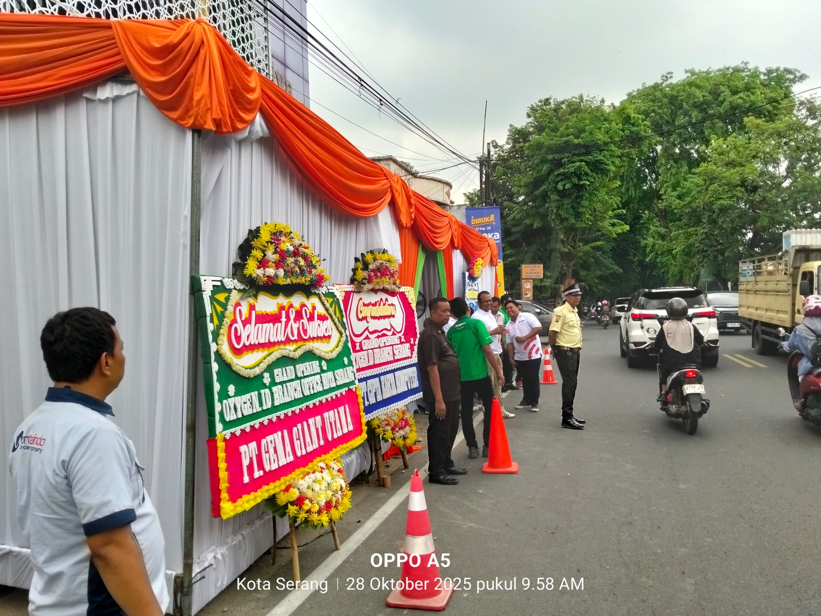 Suasana Jalan Depan Kantor Serang